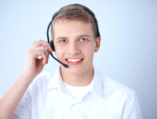 Operador de suporte ao cliente com fone de ouvido em fundo branco — Fotografia de Stock