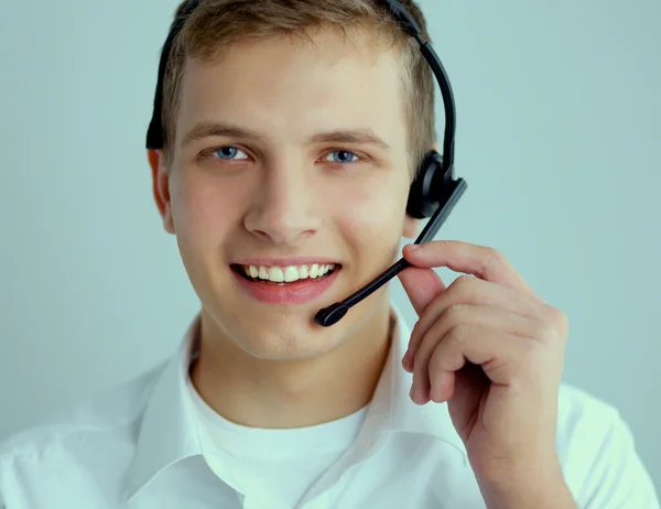 Operatore di assistenza clienti con auricolare su sfondo bianco — Foto Stock