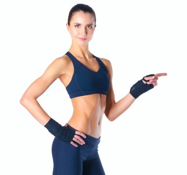 Beyaz arka plan karşı spor giyim poz kas genç kadın