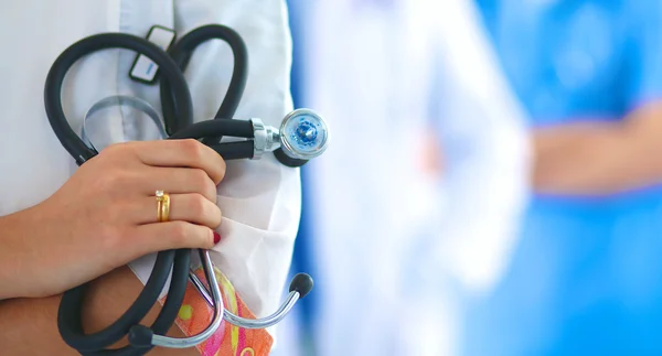 Attractive female doctor in front of medical group — Stock Photo, Image