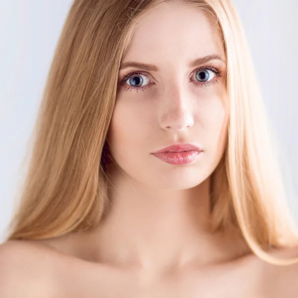 Portrait of beautiful woman isolated on gray background — Stock Photo, Image