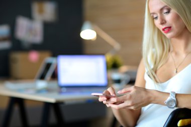 Her zaman onun müşterileri ile temasa