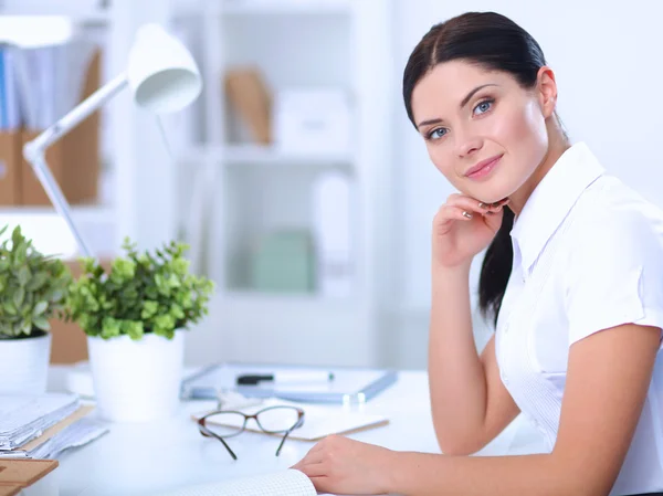 Attractive businesswoman sitting  in the office — Stock Photo, Image