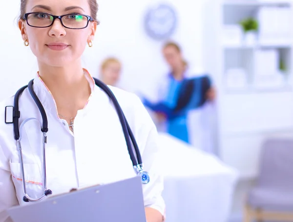 Woman doctor standingat hospital — Stock Photo, Image