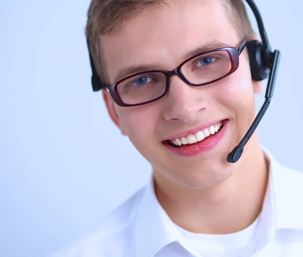 Operador de atención al cliente con auriculares aislados sobre fondo blanco —  Fotos de Stock