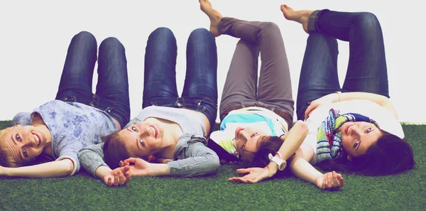 Gelukkig vreugdevolle groep jonge vrienden samen genieten van — Stockfoto