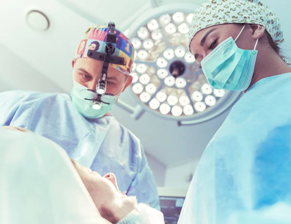 Man surgeon at work in operating room — Stock Photo, Image