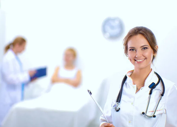 Woman doctor standingat hospital — Stock Photo, Image