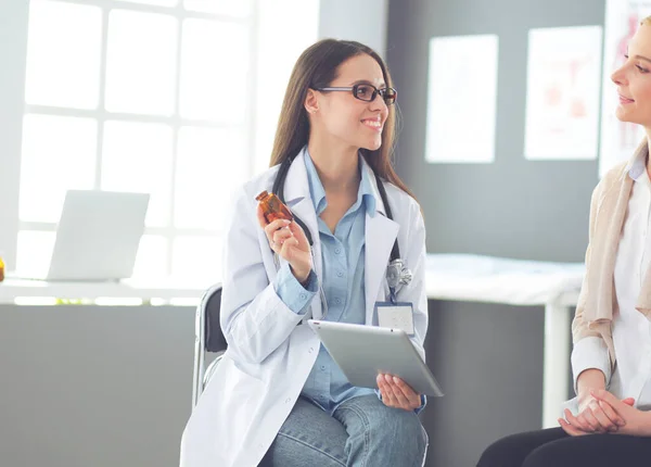 Doctor and patient discussing something while sitting at the table . Medicine and health care concept — Stock Photo, Image