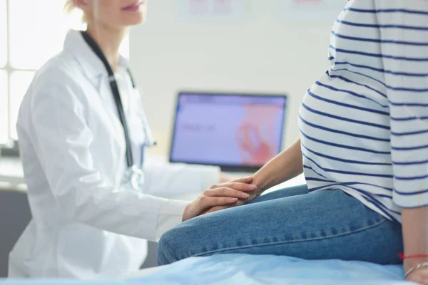 Beautiful smiling pregnant woman with the doctor at hospital — Stock Photo, Image