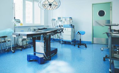 Modern klinikteki ameliyathane.