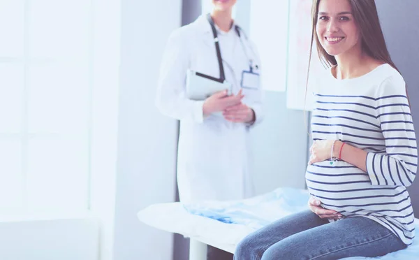 Beautiful smiling pregnant woman with the doctor at hospital — Stock Photo, Image