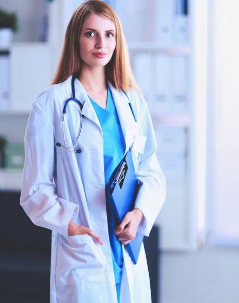 Doctor woman is standing in the near window — Stock Photo, Image