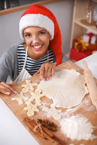 Happy young woman smiling happy having fun with Christmas preparations wearing Santa hat — Stock Photo, Image