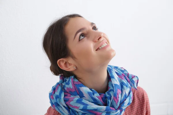 Doordachte vrouw opzoeken - geïsoleerd op een witte achtergrond — Stockfoto