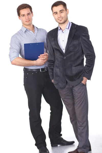 Два бизнесмена держат папку контракта изолированы на белом — стоковое фото