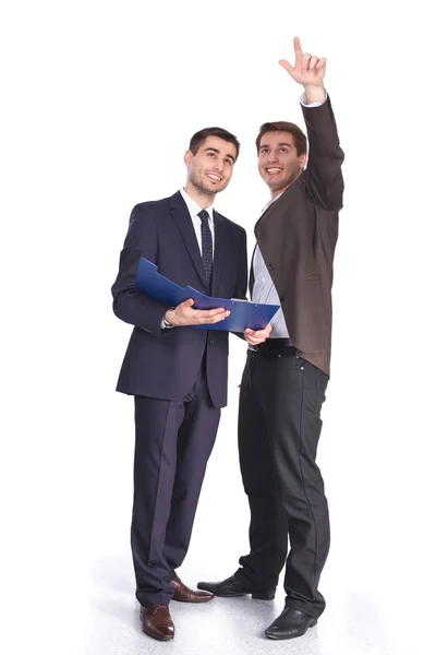 Dois homens de negócios apontando para copyspace, isolados sobre costas brancas — Fotografia de Stock