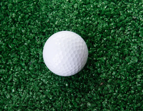 Golf ball ower green grass — Stock Photo, Image