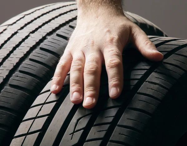 Servicio de coche.Una rueda de un coche — Foto de Stock