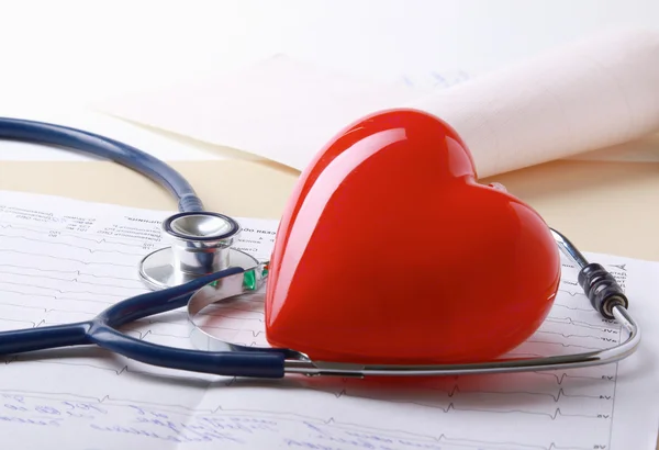 Red heart and a stethoscope. — Stock Photo, Image