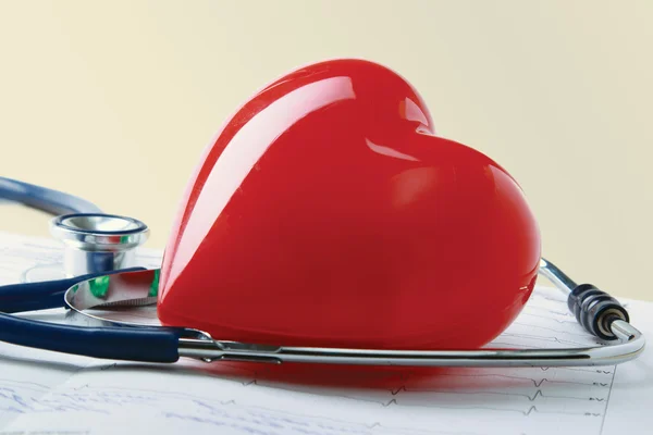 Red heart and a stethoscope. — Stock Photo, Image