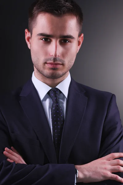 Retrato de jovem isolado no fundo preto — Fotografia de Stock