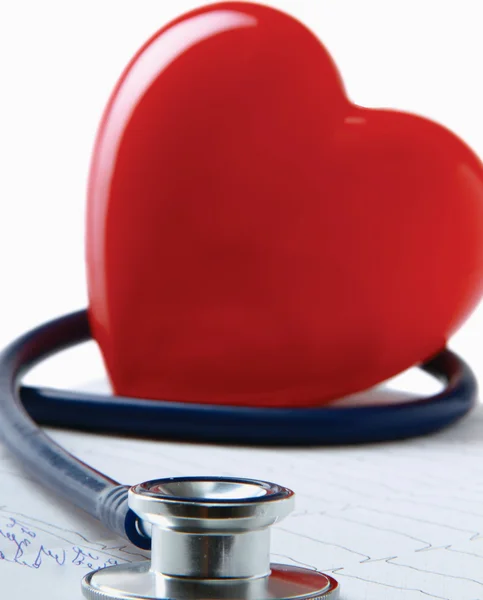 Red heart and a stethoscope. — Stock Photo, Image