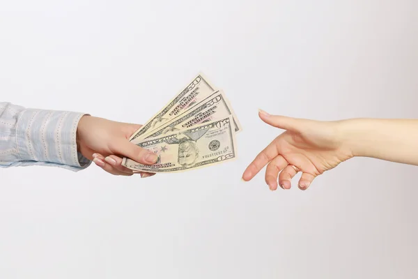 Geld auf den Händen, isoliert auf weißem Hintergrund — Stockfoto