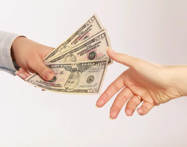 Dinero en las manos — Foto de Stock