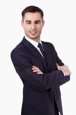 Whitebackground üzerinde duran gülümseyen genç adam portresi