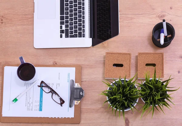 Laptop e altri strumenti per il lavoro — Foto Stock