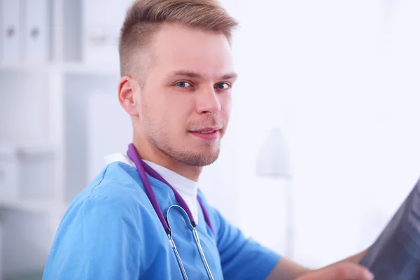 Doctor with stethoscope standing , on white background — Stock Photo, Image