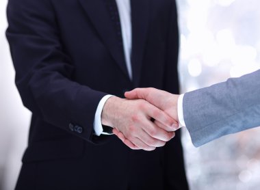 tokalaşırken, beyaz zemin üzerine izole iş adamları