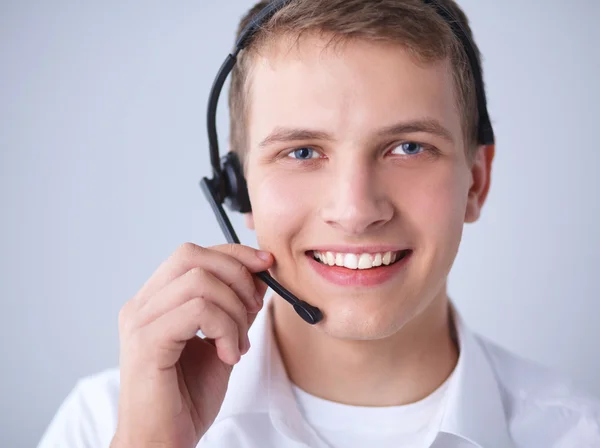 Operador de suporte ao cliente com fone de ouvido em fundo branco — Fotografia de Stock