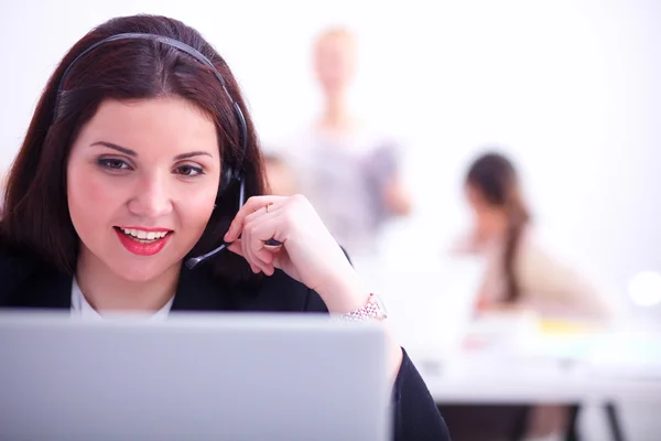 Nahaufnahme Porträt eines Kundendienstmitarbeiters im Büro — Stockfoto