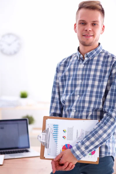 Smiling businessman with folder sitting in the office — Stock Photo, Image