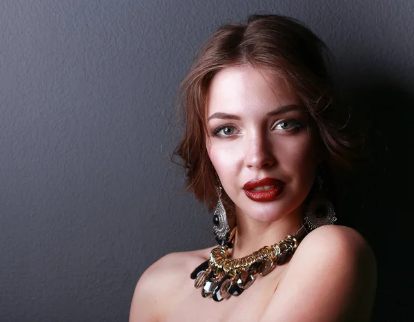 Portrait of young beautiful woman with jewelry — Stock Photo, Image