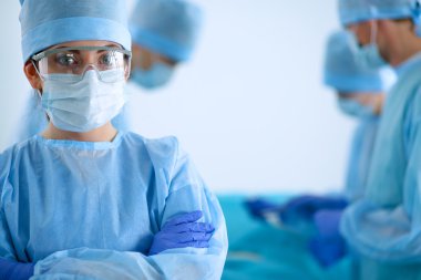 Ameliyat ekibi ameliyathanede.