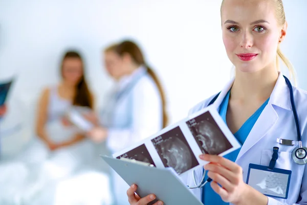 Woman doctor standing with stethoscope at hospital — Stock Photo, Image