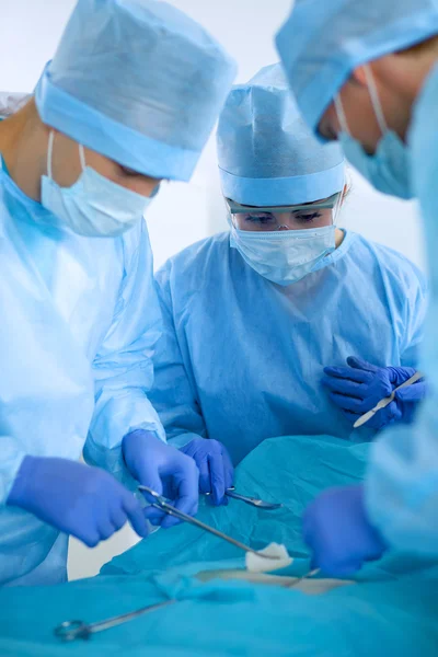 Kirurgi hold i operationsstuen - Stock-foto