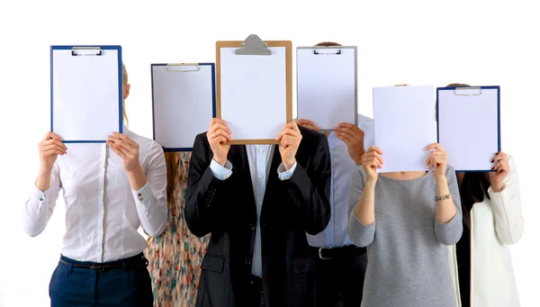 Equipo de empresarios con carpetas cerca de la cara aisladas sobre fondo blanco — Foto de Stock