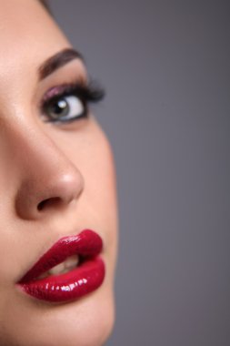 güzel bir kadınla akşam makyaj