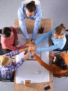 El ele tutuşan iş ekibi - takım çalışması kavramları