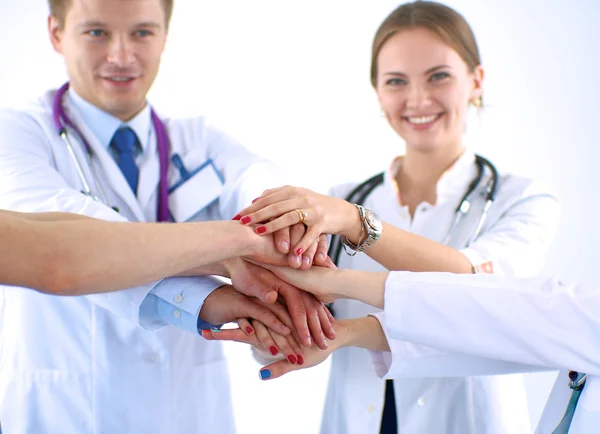 Lekarze i pielęgniarki w zespole medycznym układające ręce — Zdjęcie stockowe