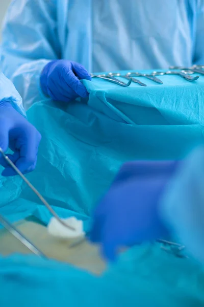 Zespół chirurgiczny na sali operacyjnej — Zdjęcie stockowe