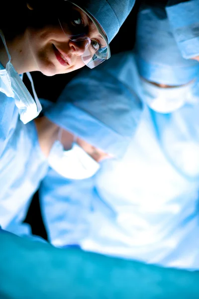 Chirurgie team in de operatiekamer — Stockfoto