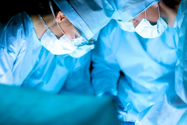 Chirurgie team in de operatiekamer — Stockfoto