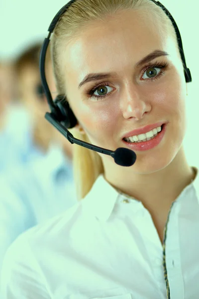 Aantrekkelijke jonge ondernemers en collega 's in een callcenter — Stockfoto