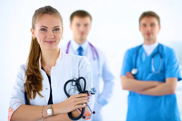 Attractive female doctor in front of medical group — Stock Photo, Image