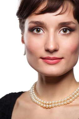 Beyaz arka plan üzerinde izole, güzel bir kadın portresi